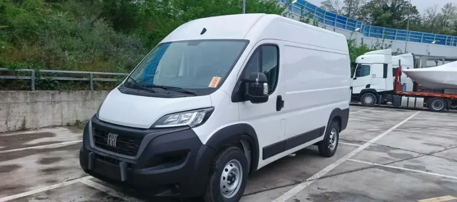 Fiat Ducato · front three-quarter view